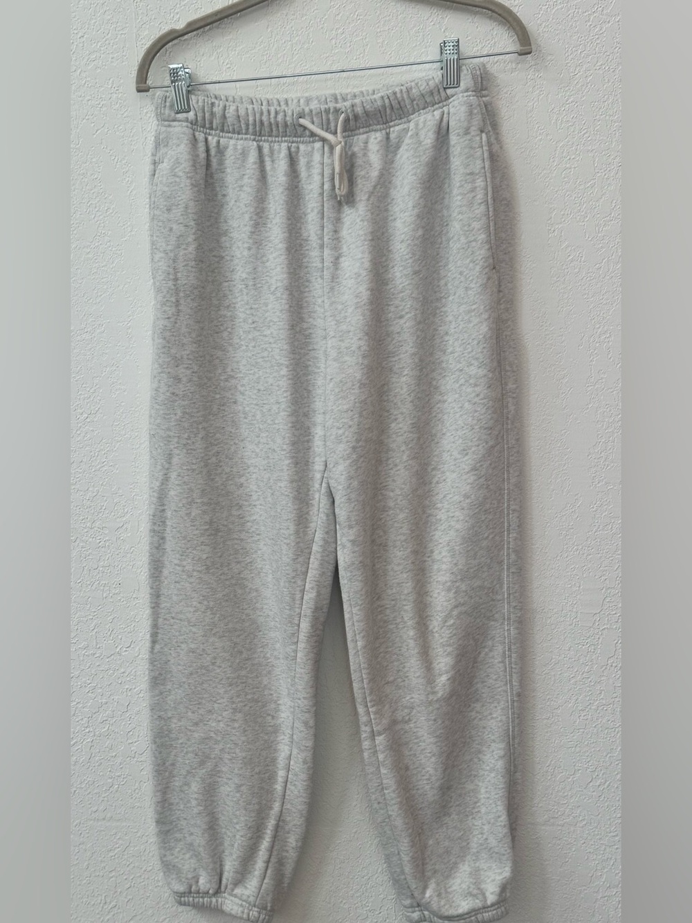 Classic loose fit elastic bottom fleece sweatpants by Old Navy in Ash grey